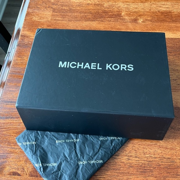 Michael Kors Elegant Black Gift Box with tissue 9x6x21/2 - Picture 1 of 3